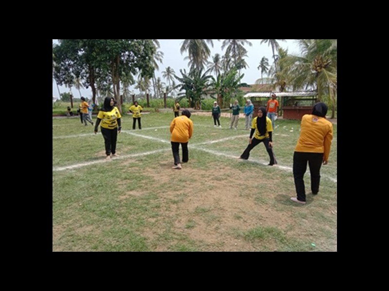 Guru SD Negeri 9 Curah Tatal Meriahkan HUT PGRI ke-80 dengan Semangat Lomba Sodor dan Bolatik